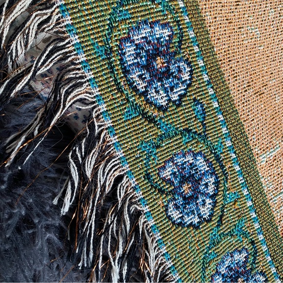 Elegant Peacock Woven Throw Blanket - Picture 4 of 9